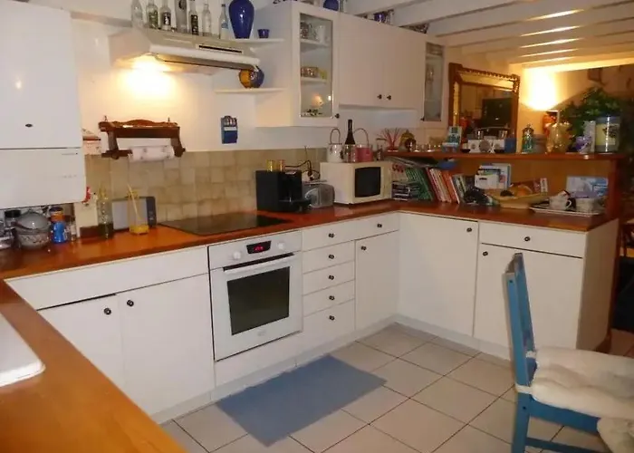 - Proche Du Centre - Salle D'eau Et Wc Prives