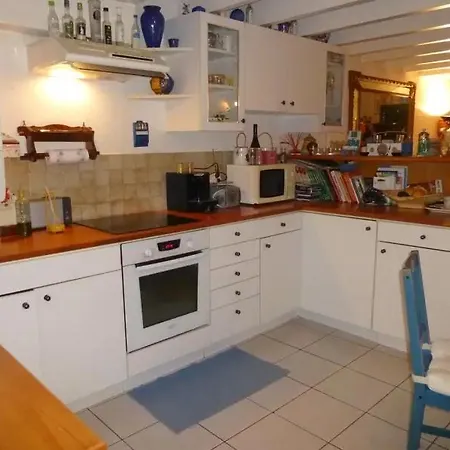 - Proche Du Centre - Salle D'eau Et Wc Prives