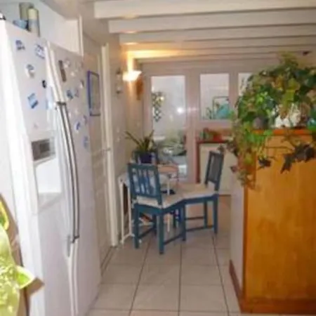 - Proche Du Centre - Salle D'eau Et Wc Prives